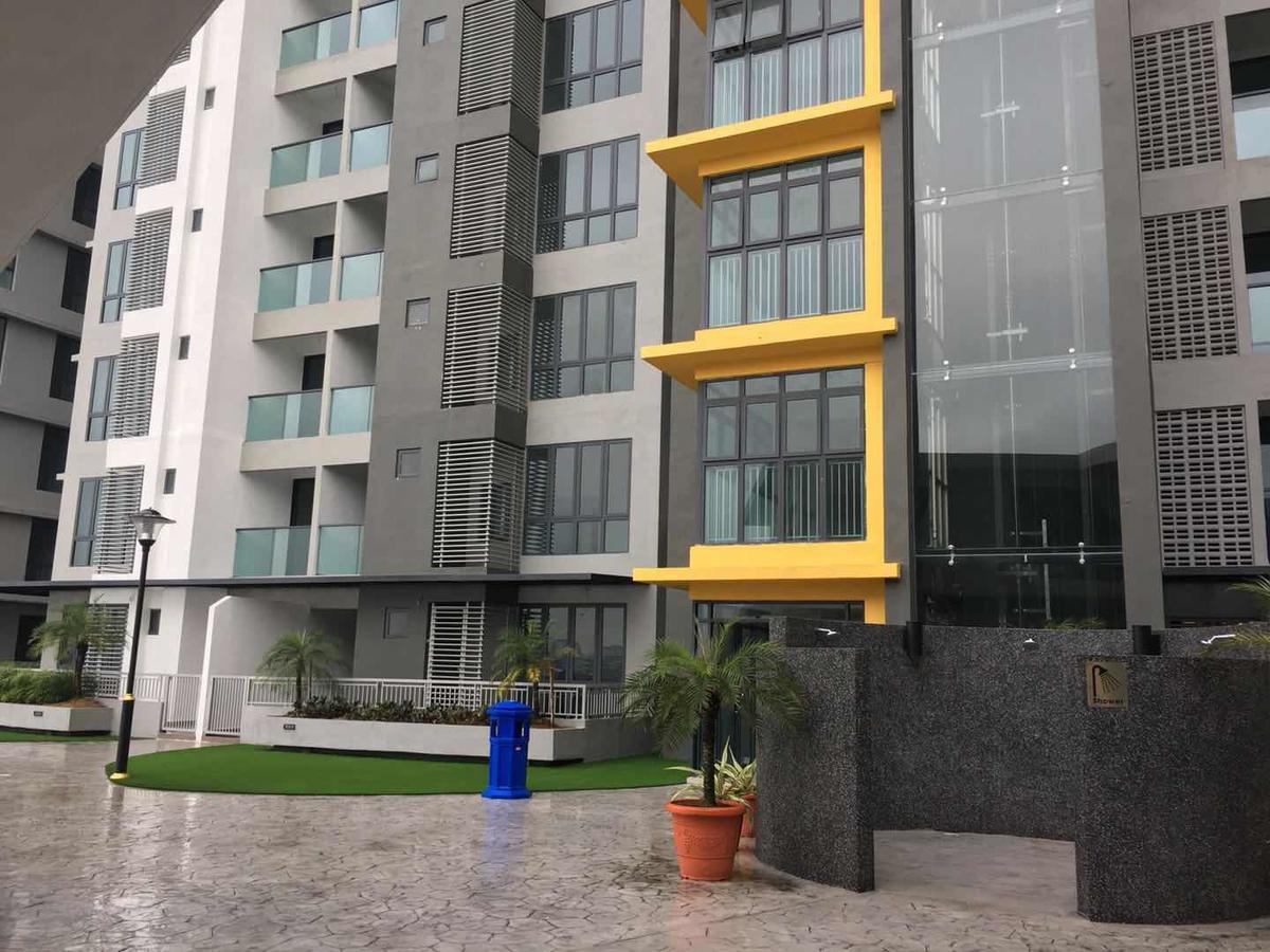 Silk Sky Residence Seri Kembangan Exteriör bild